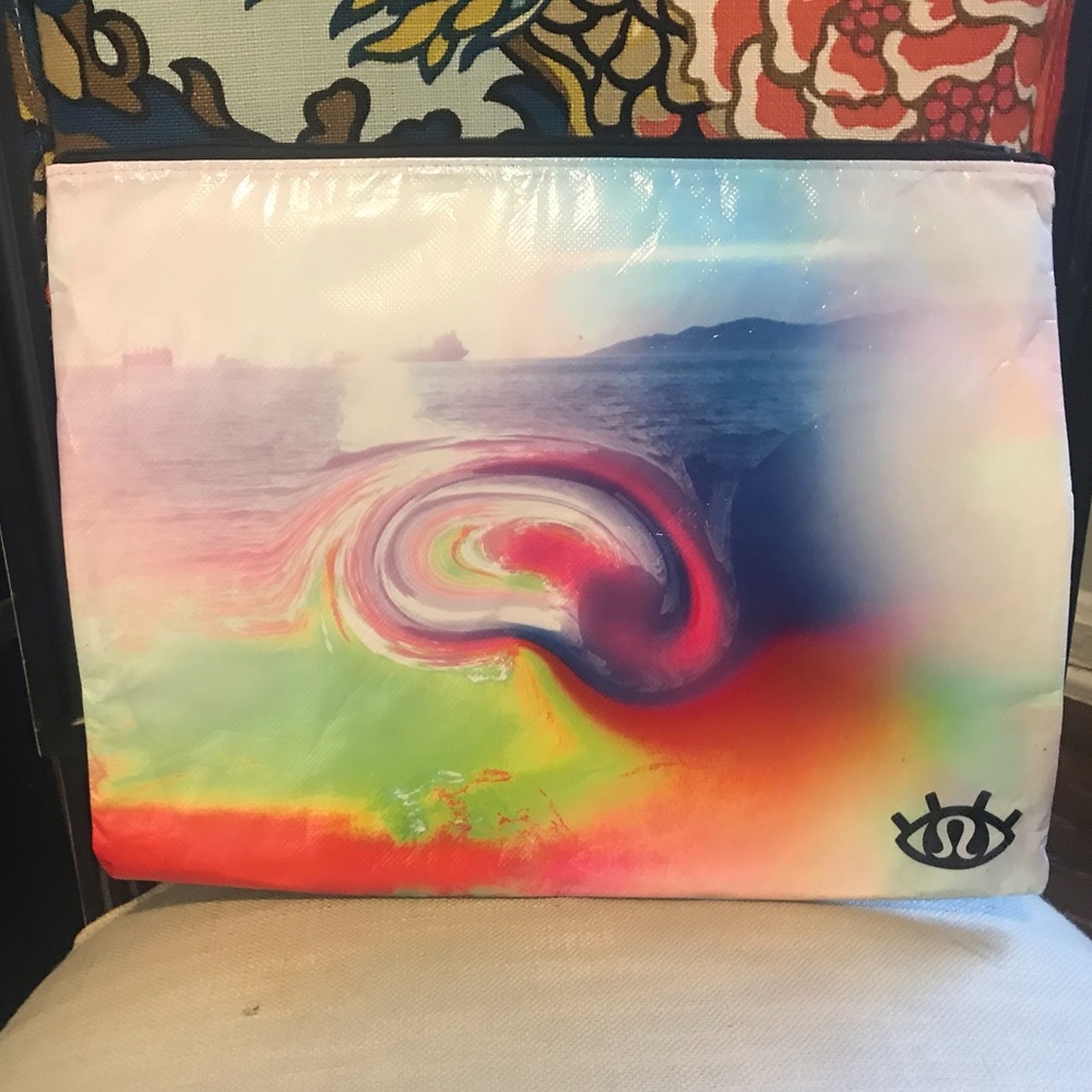 Lululemon 2014 Seawheeze pouch.